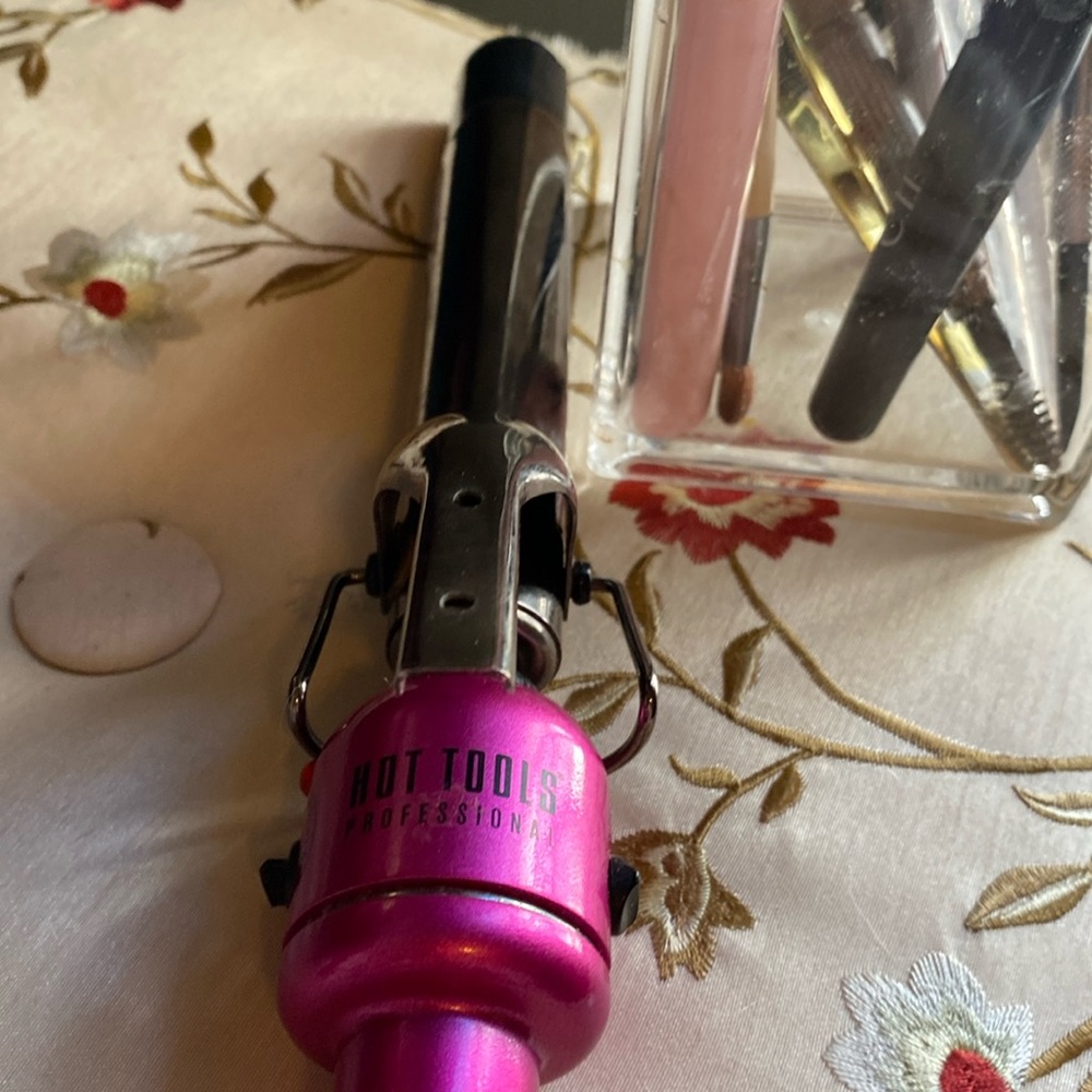 1.5 inch hot tools curling iron with swivel cord